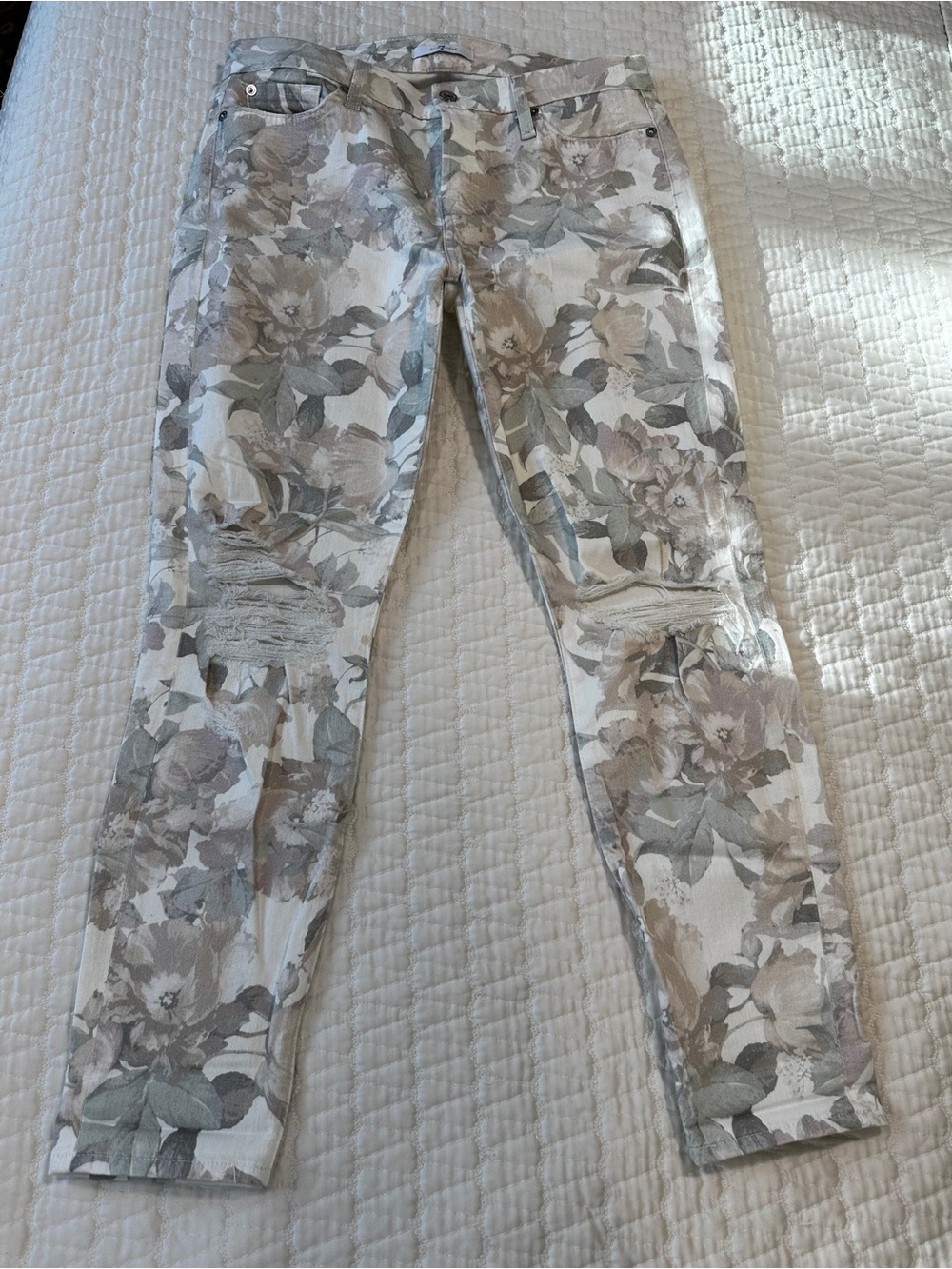 7 For All Mankind Neutral Floral-Print Distressed Jeans  size 30